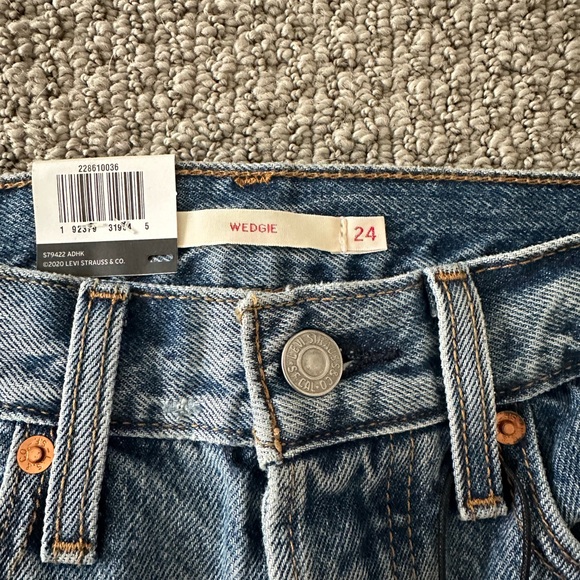 NWT Levi’s Wedgie - Picture 2 of 4